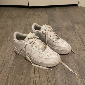 White Nike Airforce 1